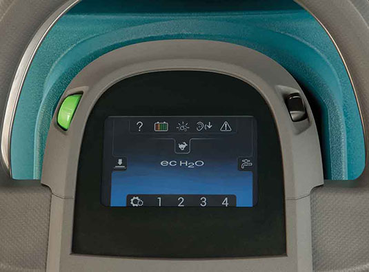 L’écran Pro-Panel de l’autolaveuse autotractée T300.